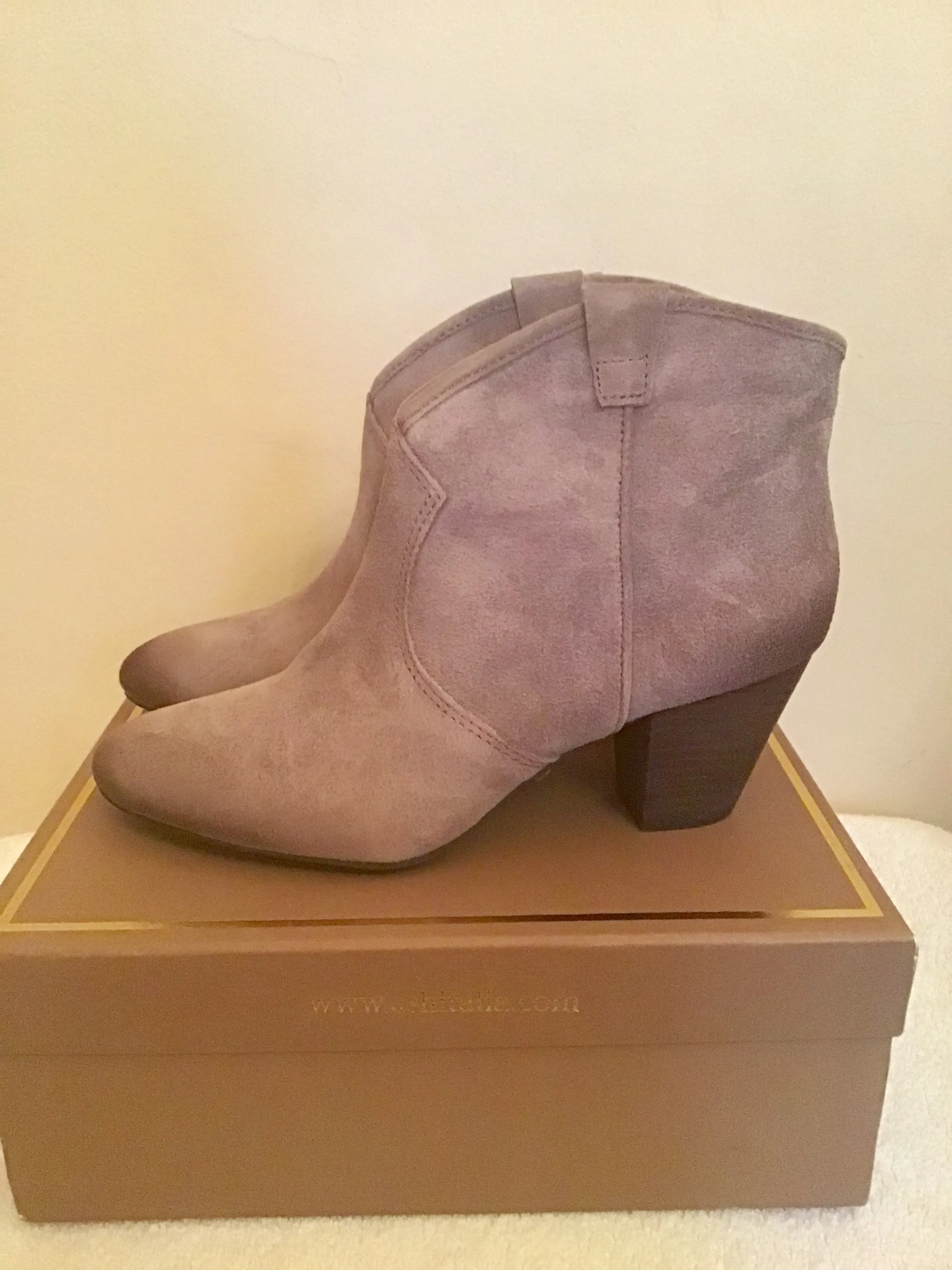 BRAND NEW ASH JALOUSE SUEDE ANKLE BOOT IN STONE SIZE 7/40