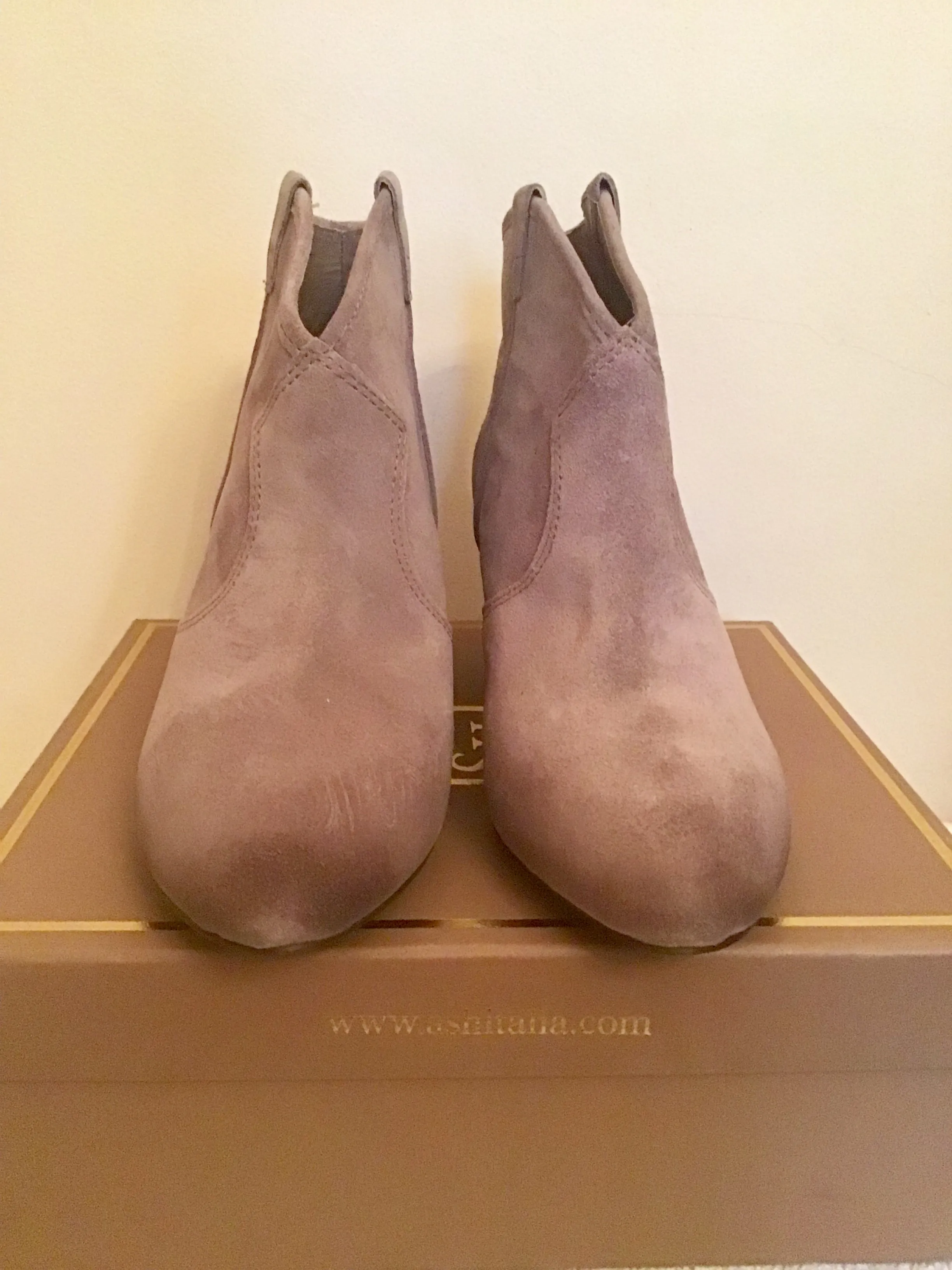 BRAND NEW ASH JALOUSE SUEDE ANKLE BOOT IN STONE SIZE 7/40