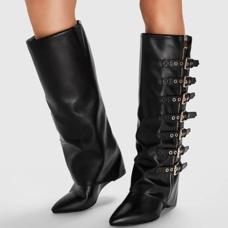 HUTRA Buckled Knee High Boots
