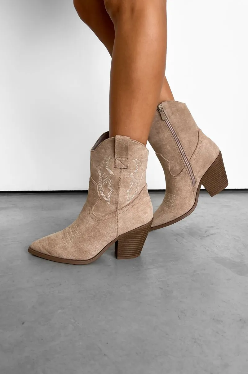 JESSE Western Cowboy Boots - Tan