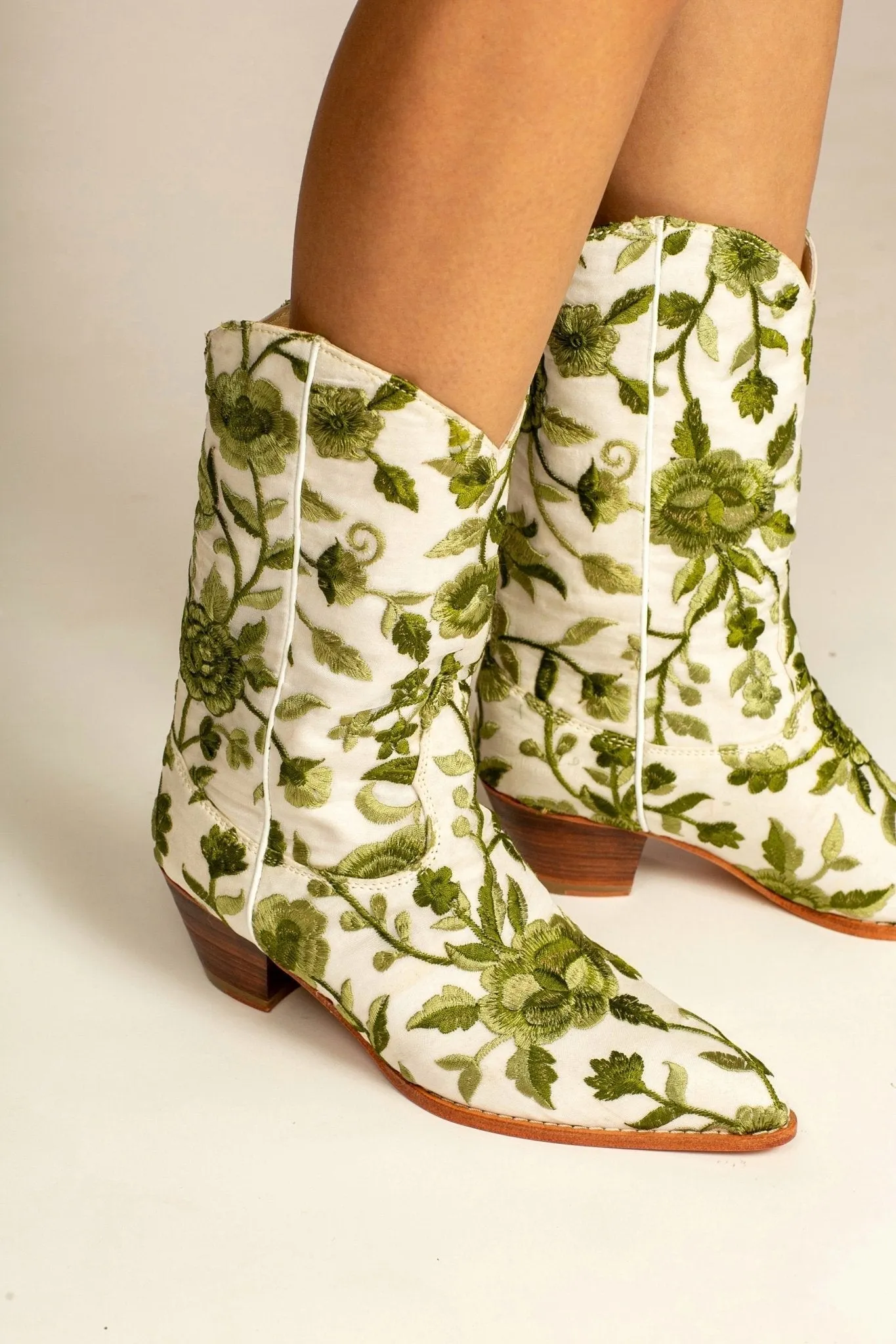 NATURE LOVE EMBROIDERED WESTERN BOOTS