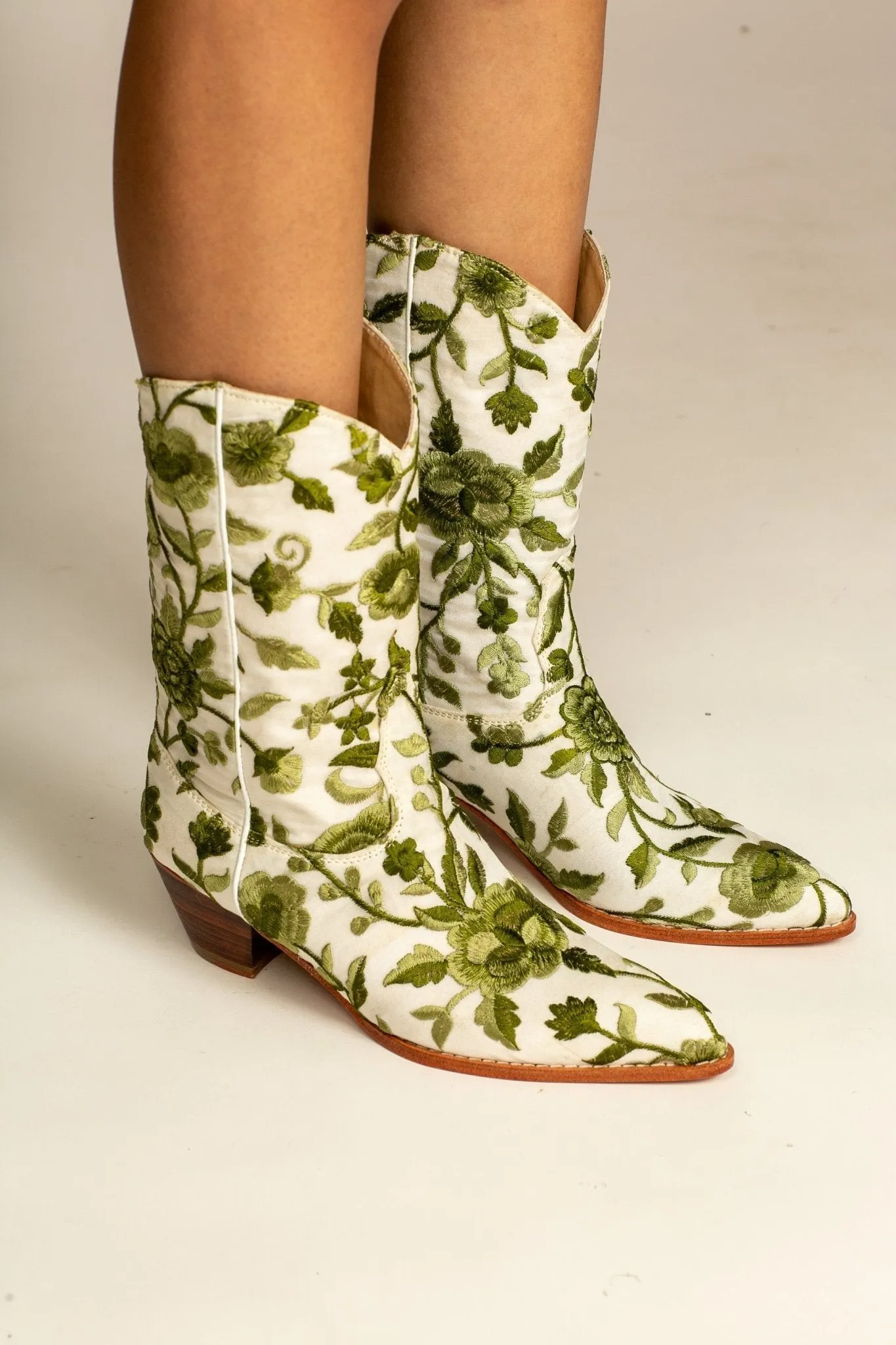 NATURE LOVE EMBROIDERED WESTERN BOOTS