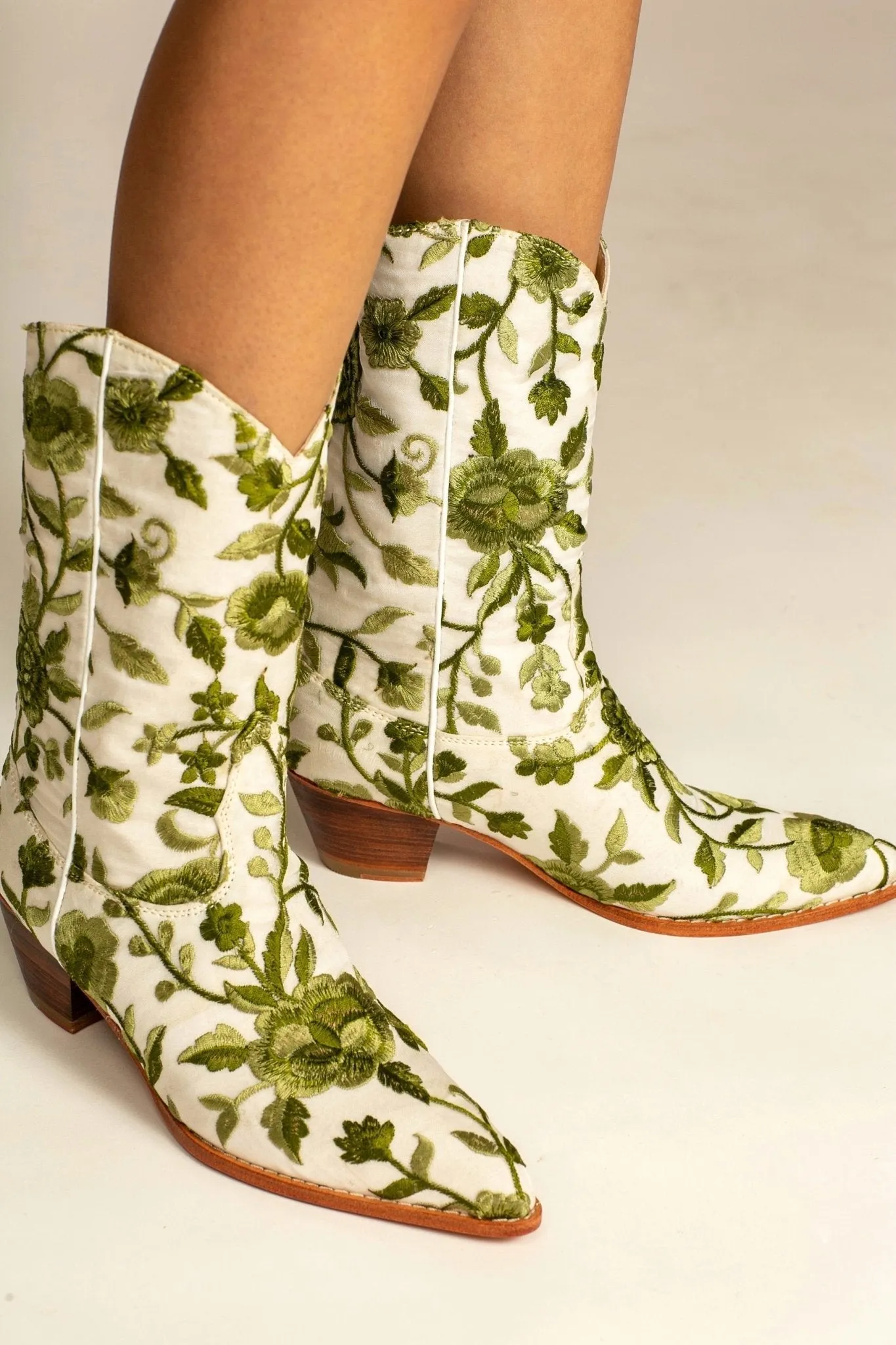 NATURE LOVE EMBROIDERED WESTERN BOOTS