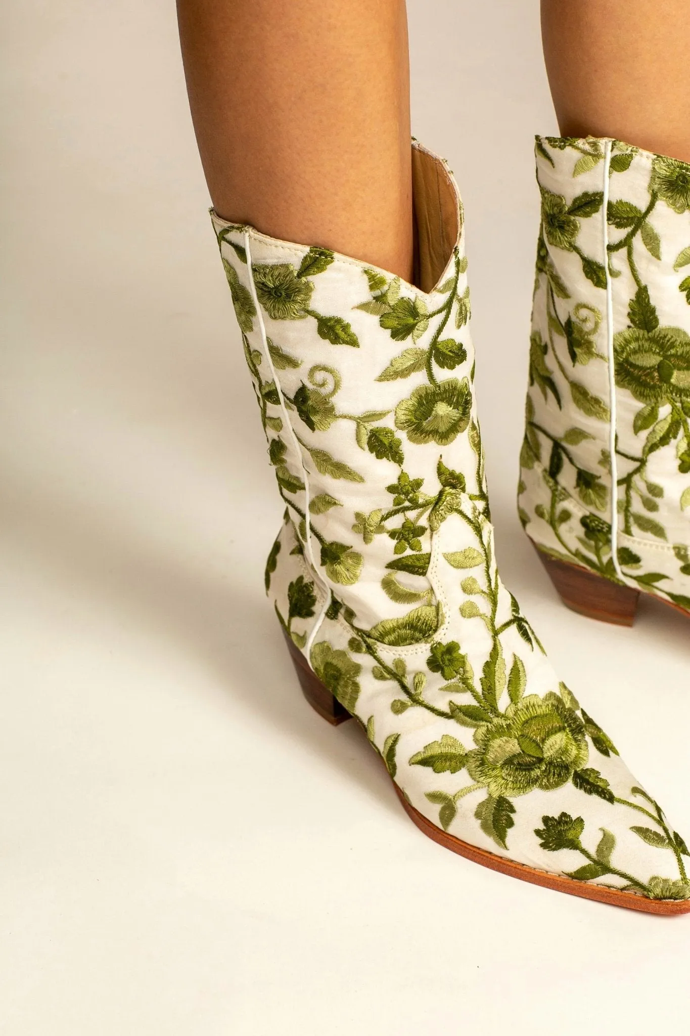 NATURE LOVE EMBROIDERED WESTERN BOOTS