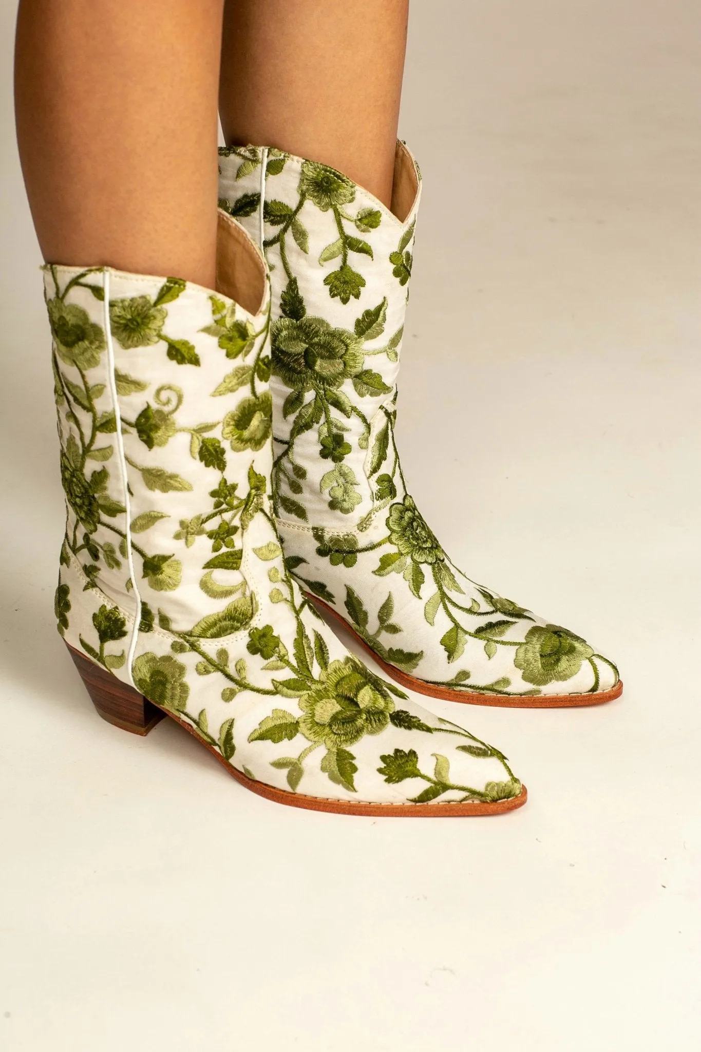 NATURE LOVE EMBROIDERED WESTERN BOOTS