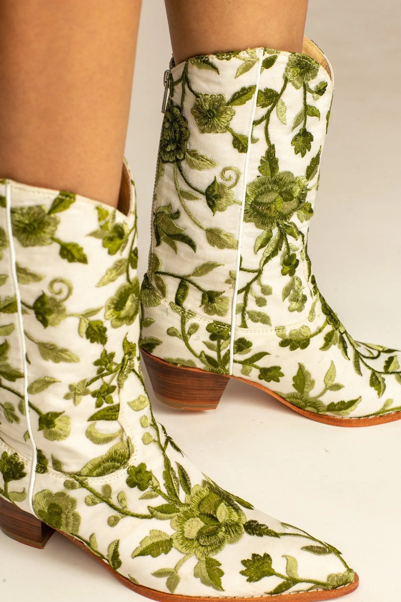 NATURE LOVE EMBROIDERED WESTERN BOOTS