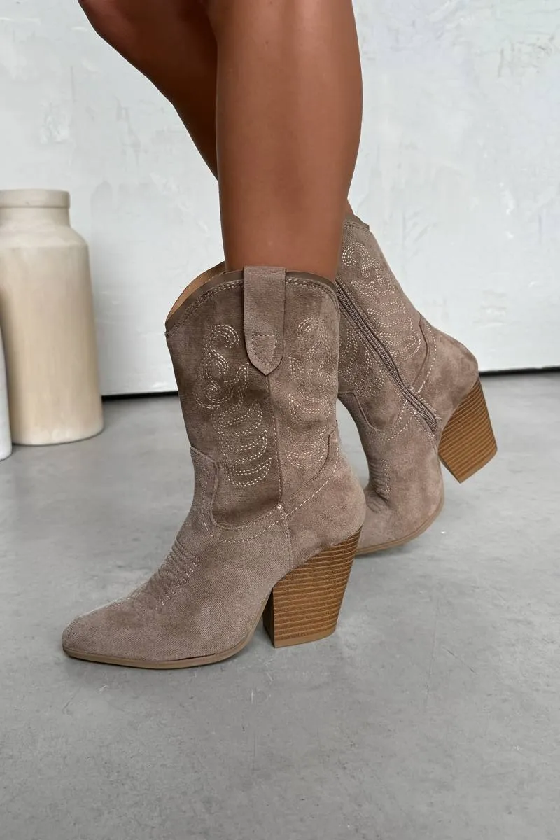 OHIO Western Cowboy Boots - Tan Suede