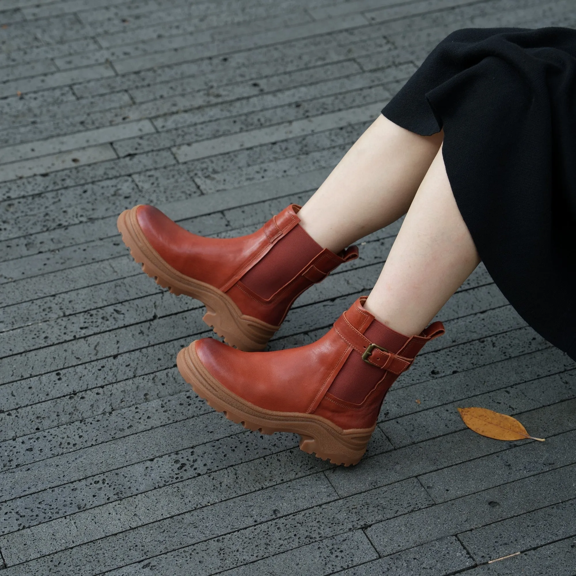 Womens Retro Leather Ankle Boots Snow Boots Have Fleece Lined for Cold Winter in Black/Brown
