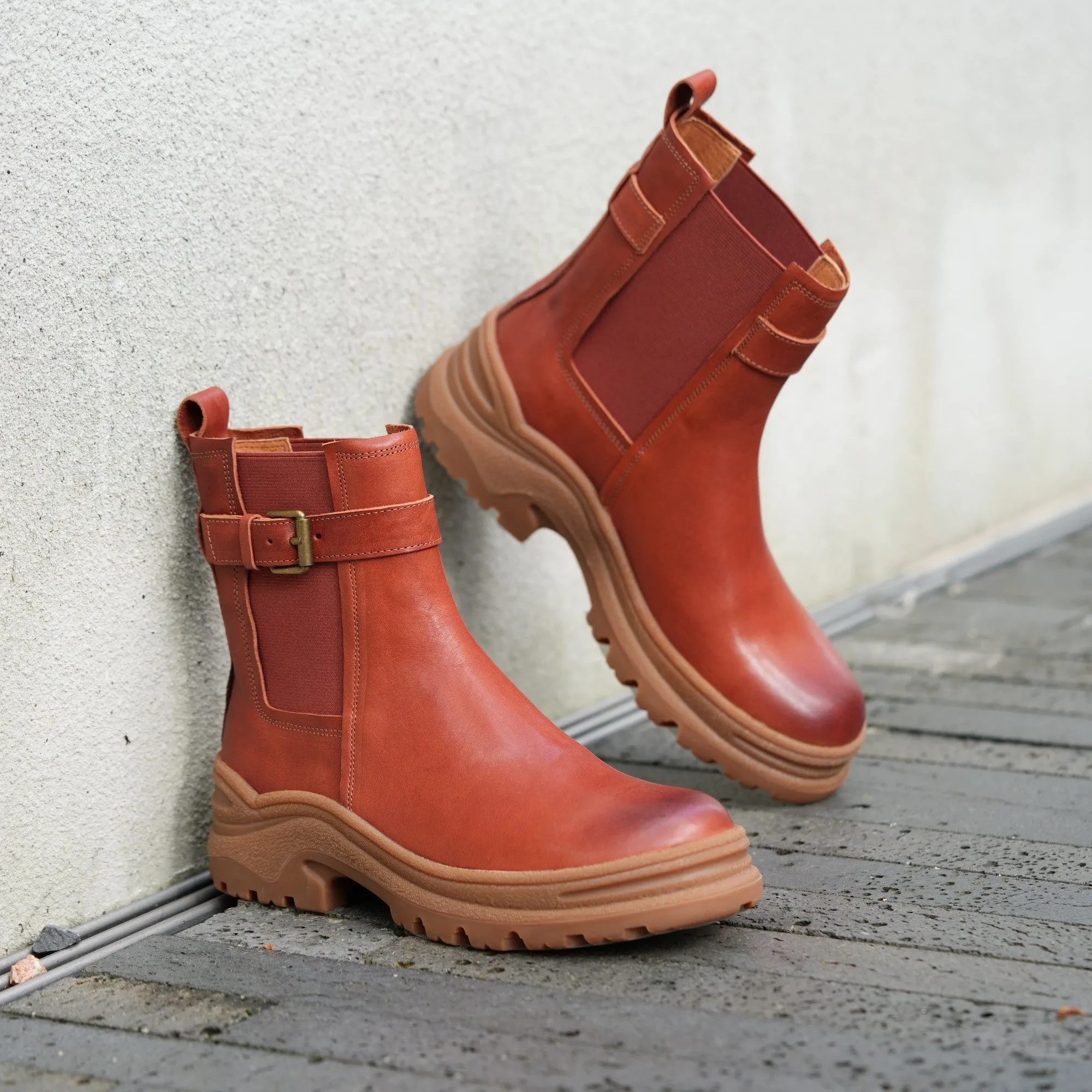 Womens Retro Leather Ankle Boots Snow Boots Have Fleece Lined for Cold Winter in Black/Brown